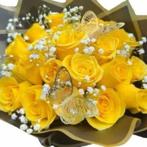 Ramo con rosas amarillas y mariposas