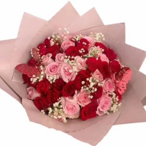 Rosas rojas y rosadas